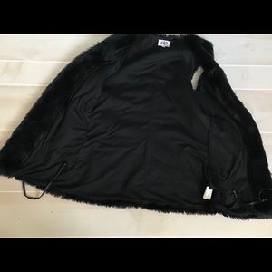 Women’s Jolt Faux Fur Vest Black Medium M